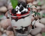 Foto langkah ke 5 dari resep Strawberry oreo parfait.