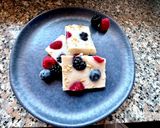 Foto del passaggio 6 della ricetta Quadrotti allo yogurt con frutti di bosco, frozen