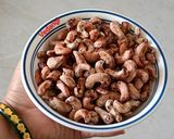 A picture of step 1 of Ole Kaju Chi Bhaji.