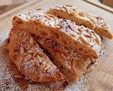 Foto del paso 9 de la receta: Coca de panadero de chicharrones, anís y almendras