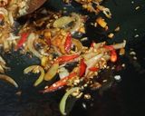 Foto langkah ke 4 dari resep Tumis Jamur Pedas.