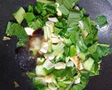 Foto langkah ke 4 dari resep Tumis Tahu Jamur Enoki.