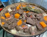 Une image de l'étape 21 de Bœuf bourguignon revisité à la patate douce, carottes, navets et champignons.