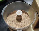 स्वादिष्ट तिळगुळ वडी (Tilgul Vadi Recipe In Marathi) रेसिपी स्टेप 3 फोटो 