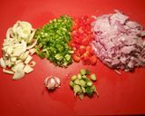 Foto del paso 1 de la receta: Menudillos de pollo, en salsa de higadillos y cuñas de patatas fritas