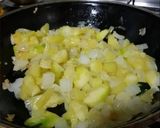 Foto del paso 2 de la receta Tortilla de patatas con calabacín y queso de cabra