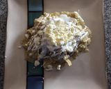 Foto del paso 5 de la receta: Chilaquiles verdes con crema y queso