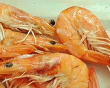 Foto del paso 3 de la receta: Guiso de alcachofas al jerez, con langostinos y tacos de jamón