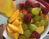 A picture of step 1 of Mango, strawberry, grapes juice.....