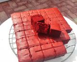 Foto langkah ke 5 dari resep BLOODY HELL CAKE (Red Velvet Sponge Cake).