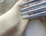 Foto del paso 3 de la receta: Empanaditas de dulce con masa de queso💫