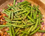 A picture of step 1 of Smothered green beans.