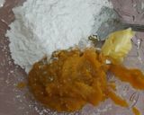 Foto langkah ke 2 dari resep Pumpkin Moon Cake.