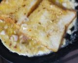 A picture of step 3 of Bread egg omlette.