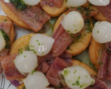 Foto del paso 2 de la receta: Montaditos de anchoa con cebolleta y mojo, perejil y ajo
