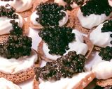 Hình bước làm 3 của món Galette Kiều Mạch Kem Tươi & Trứng Cá Tầm (Caviar) Muối