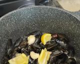 A picture of step 2 of Easy Steamed Mussels - Traditional Spanish Tapa/Appetizer 🇪🇸.