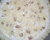 صورة لخطوة 2 من وصفة بيتزا بصلصة بيضاء 🍕🧀👌
