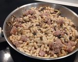 Foto del paso 5 de la receta: Alubias Blancas de Bote Exprés con Salchichas de Pollo y Champiñones