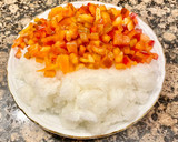 Foto del paso 3 de la receta: Arroz con marisco y manzanilla