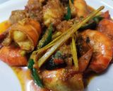 Gambar langkah 7 resipi Udang Galah Tumis.
