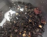Foto del paso 3 de la receta: Panna cotta de cocoa y Coulis de Jamaica, chile ancho