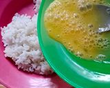 Foto langkah ke 1 dari resep Nasi goreng bento simple.
