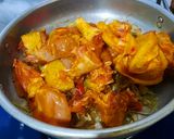 Hình bước làm 3 của món Gà xào sả ớt