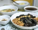 Hình bước làm 1 của món Gà ác hầm sen