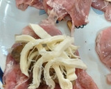 Foto del paso 7 de la receta: Bisteces de puerco rellenos en salsa de champiñones