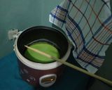 Foto langkah ke 6 dari resep Bolu Pandan Magicom Tanpa Mixer Ala Anak Kosan.