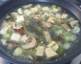 A picture of step 5 of Shitake miso soup with ginger and lime.