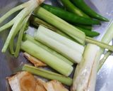 รูปขั้นตอนการทำที่ 1 ของ ต้มยำไก่บ้าน