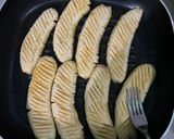 Foto langkah ke 3 dari resep Pisang Penyet Topping Coklat Keju.