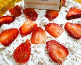 A picture of step 7 of Strawberry Cream Cake.