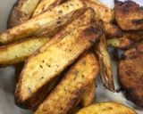 A picture of step 4 of Homemade Air-Fried Potato Wedges.