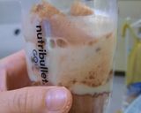 Foto langkah ke 2 dari resep Snickers Protein Smoothie.