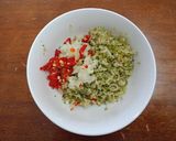 Hình bước làm 1 của món Ba chỉ xào sả ớt
