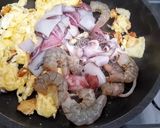 Foto langkah ke 4 dari resep Hokkian Fried Noodles.