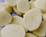 Foto del paso 1 de la receta: PASTEL DE PAPAS, BRÓCCOLI Y CEBOLLAS🥔🧅🥦🧅🥔🥘🍲🥘🤩👏❤️