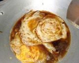 Foto langkah ke 4 dari resep Telur ceplok kecap.