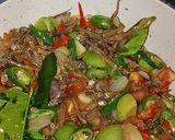 Foto langkah ke 4 dari resep Ikan Teri Cabe Bawang.