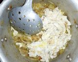 A picture of step 4 of Macroni wid egg sauce.