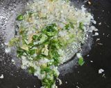 A picture of step 2 of Singaporean rice noodles.