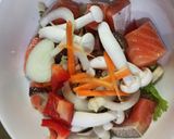 Foto langkah ke 2 dari resep Salmon Jamur Kukus.