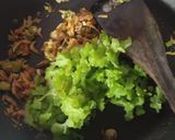 Foto langkah ke 4 dari resep Telur Dadar Pare Khas Pontianak.
