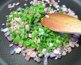 甜豆、腰果、煙燻培根、青醬炒飯的食譜步驟6照片