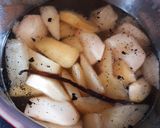 Une image de l'étape 2 de Poires 🍐 pochées au sirop vanille de Madagascar.