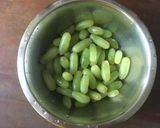 A picture of step 1 of Green Smoothie.