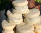 Foto del paso 2 de la receta: Alfajores de chocolate blanco